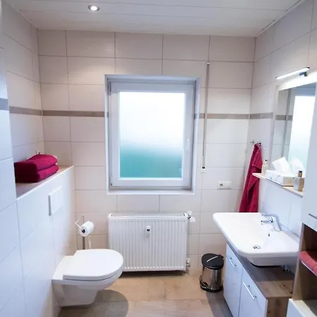 1 Buchung Schoene Helle 2-Zimmer Wohnung Daire