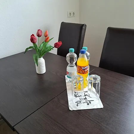 1 Buchung Schoene Helle 2-Zimmer Wohnung Daire