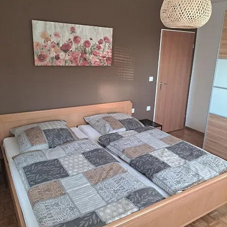 1 Buchung Schoene Helle 2-Zimmer Wohnung