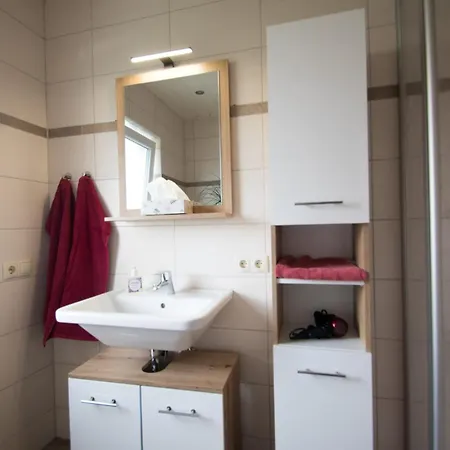 1 Buchung Schoene Helle 2-Zimmer Wohnung Daire Leinburg